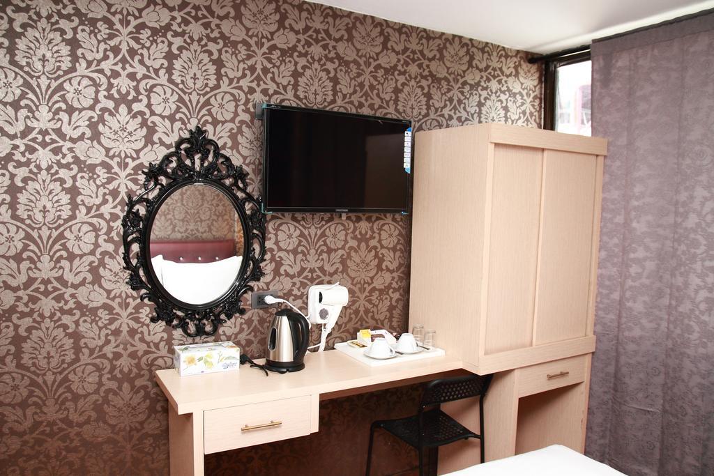 Harrys Suite Hotel Bangkok Ngoại thất bức ảnh
