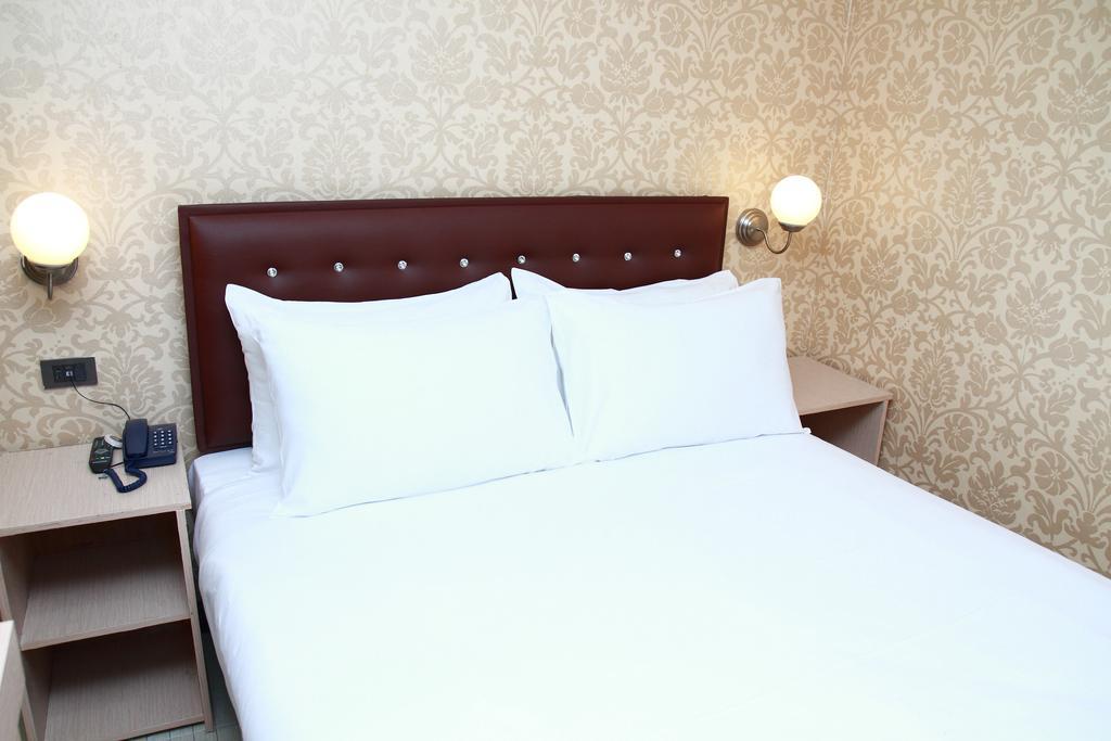Harrys Suite Hotel Bangkok Ngoại thất bức ảnh