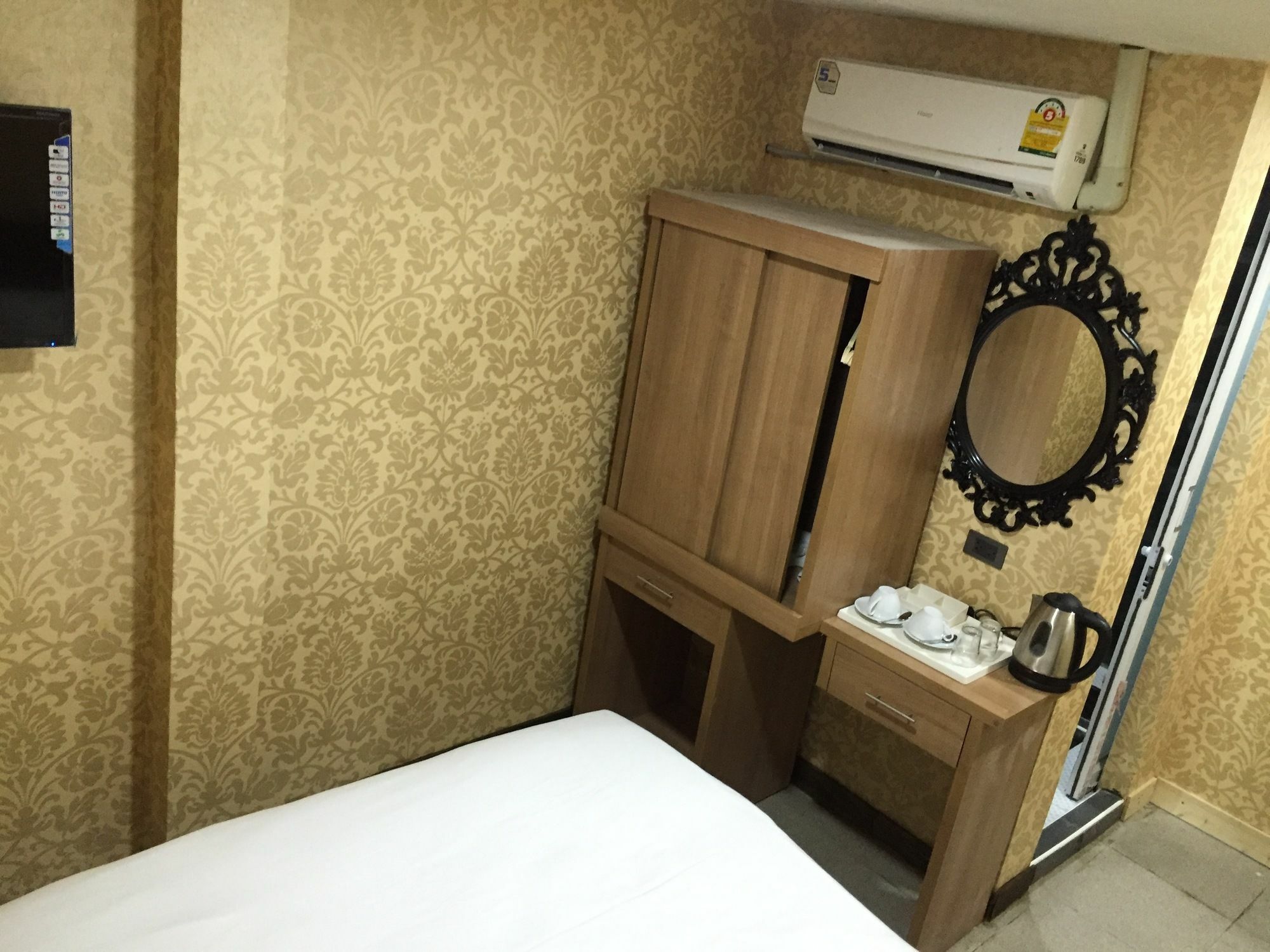 Harrys Suite Hotel Bangkok Ngoại thất bức ảnh