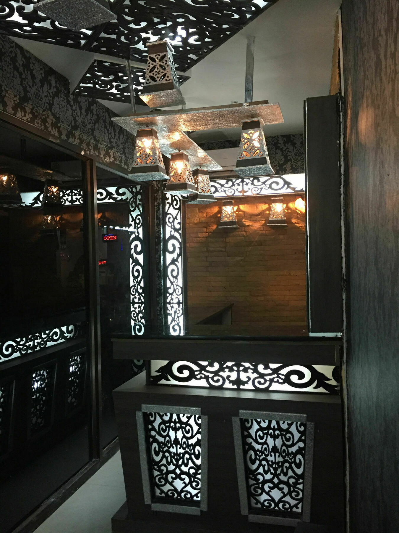 Harrys Suite Hotel Bangkok Ngoại thất bức ảnh