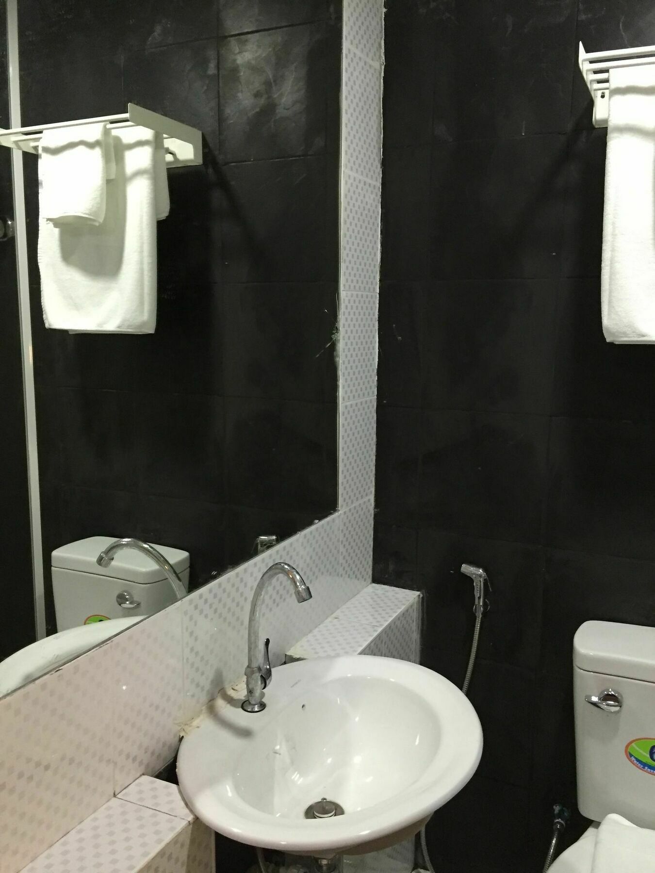 Harrys Suite Hotel Bangkok Ngoại thất bức ảnh