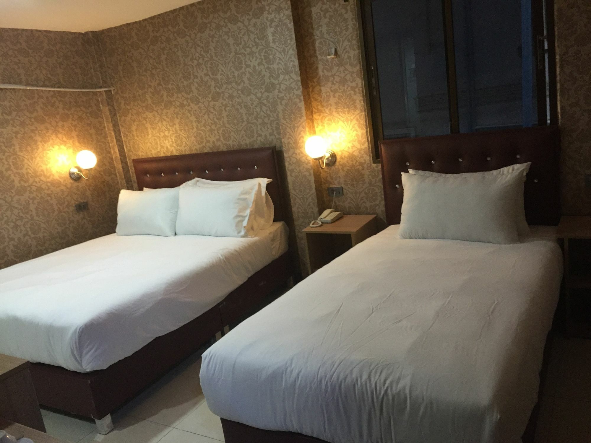 Harrys Suite Hotel Bangkok Ngoại thất bức ảnh