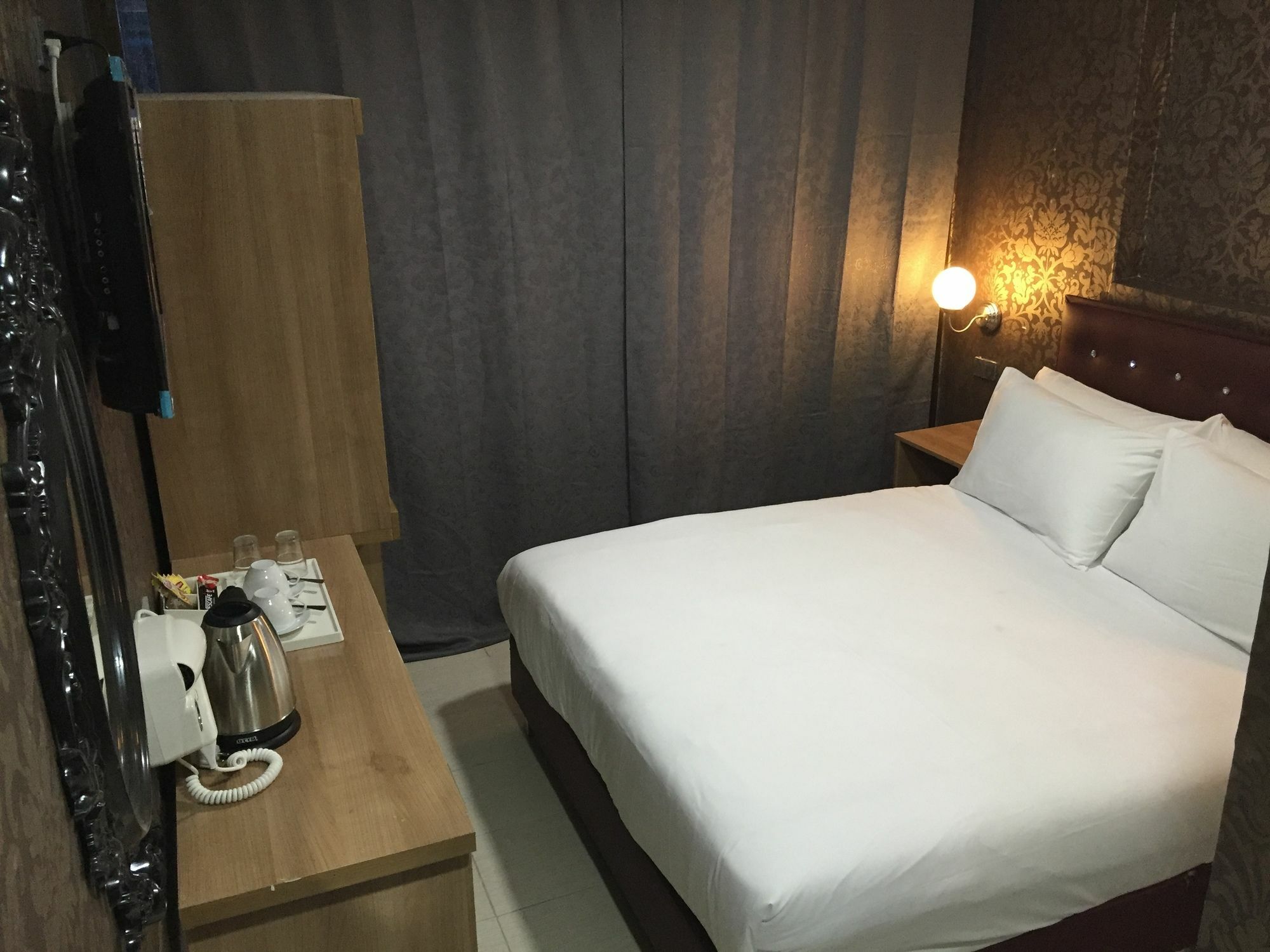 Harrys Suite Hotel Bangkok Ngoại thất bức ảnh