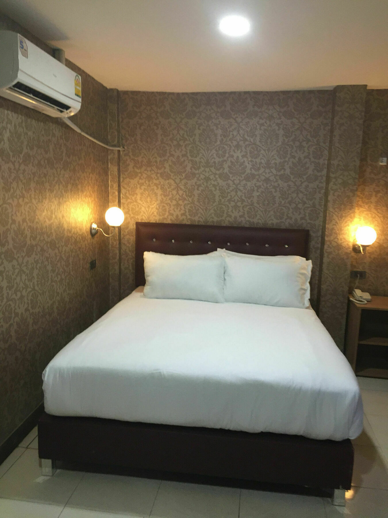 Harrys Suite Hotel Bangkok Ngoại thất bức ảnh