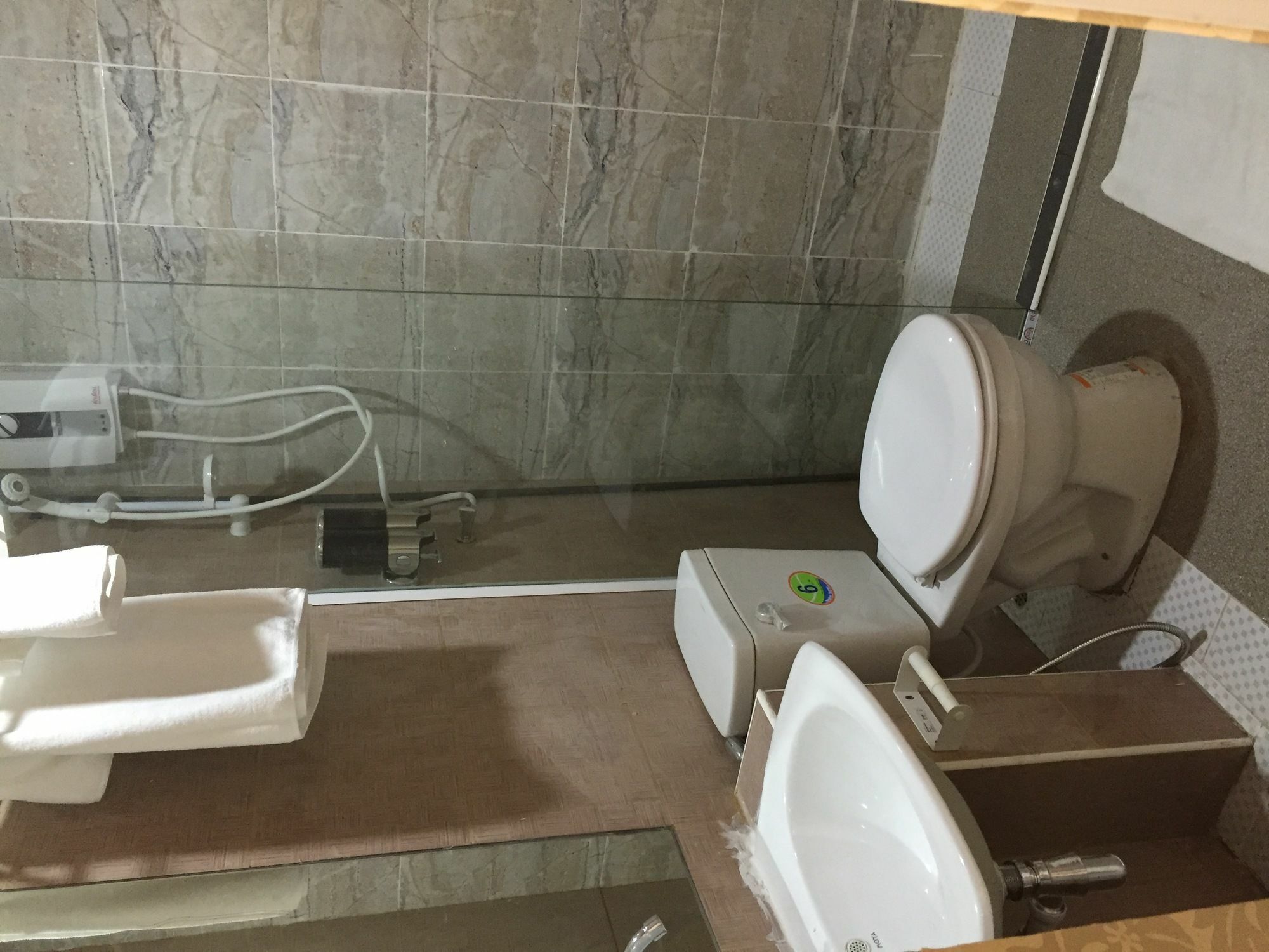 Harrys Suite Hotel Bangkok Ngoại thất bức ảnh